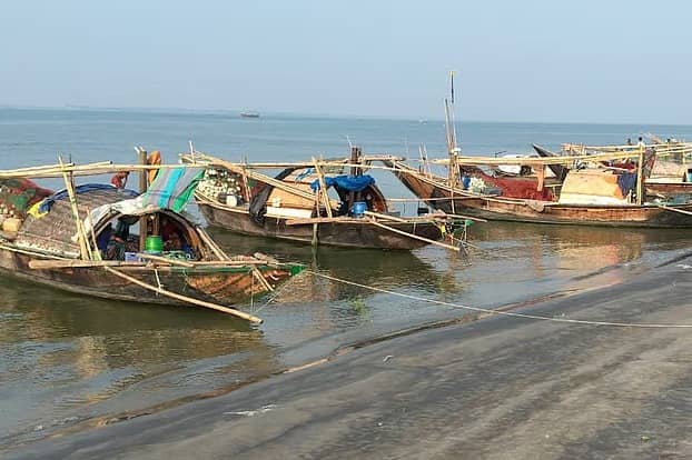 ডিজেলসংকটে নৌকা চলাচল বন্ধ, বিপাকে শরীয়তপুরের হাজারো জেলে- খবরটির স্থিরচিত্র