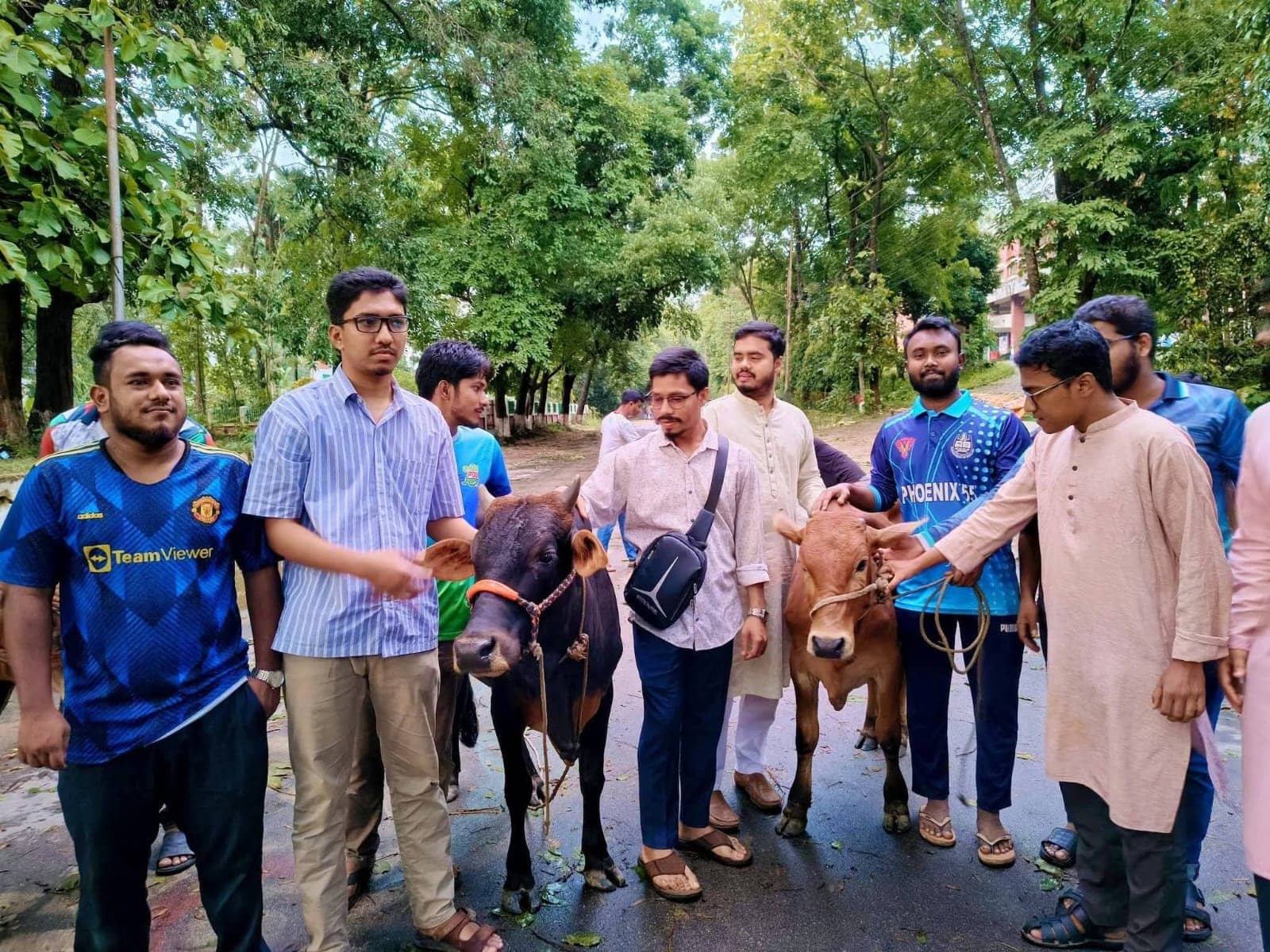 শিক্ষার্থীদের জন্য ৭টি গরু ও ২টি ছাগল কুরবানি দিচ্ছে চবি শিবির- খবরটির স্থিরচিত্র