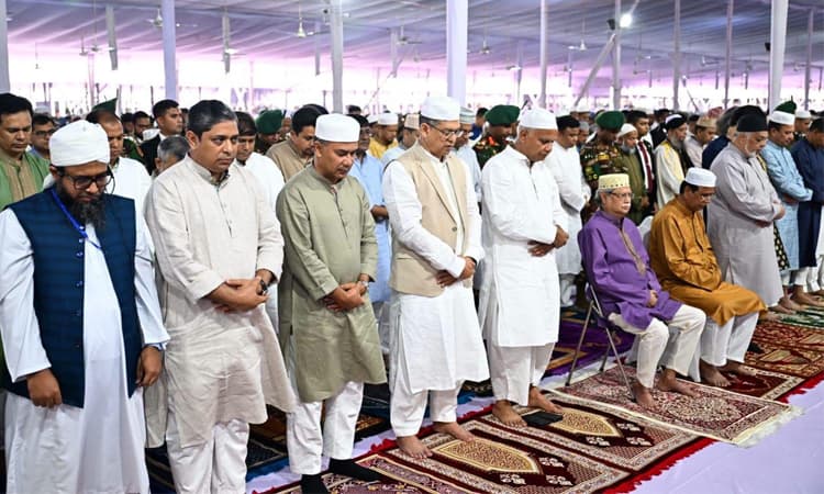 জাতীয় ঈদগাহে একসঙ্গে ঈদুল আযহার নামাজ আদায় করেছেন রাষ্ট্রপতি ও প্রধানমন্ত্রী- খবরটির স্থিরচিত্র