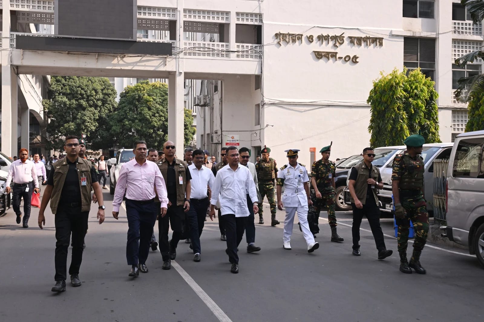 সচিবালয়ে বিভিন্ন মন্ত্রণালয় পরিদর্শন প্রধানমন্ত্রীর- খবরটির স্থিরচিত্র