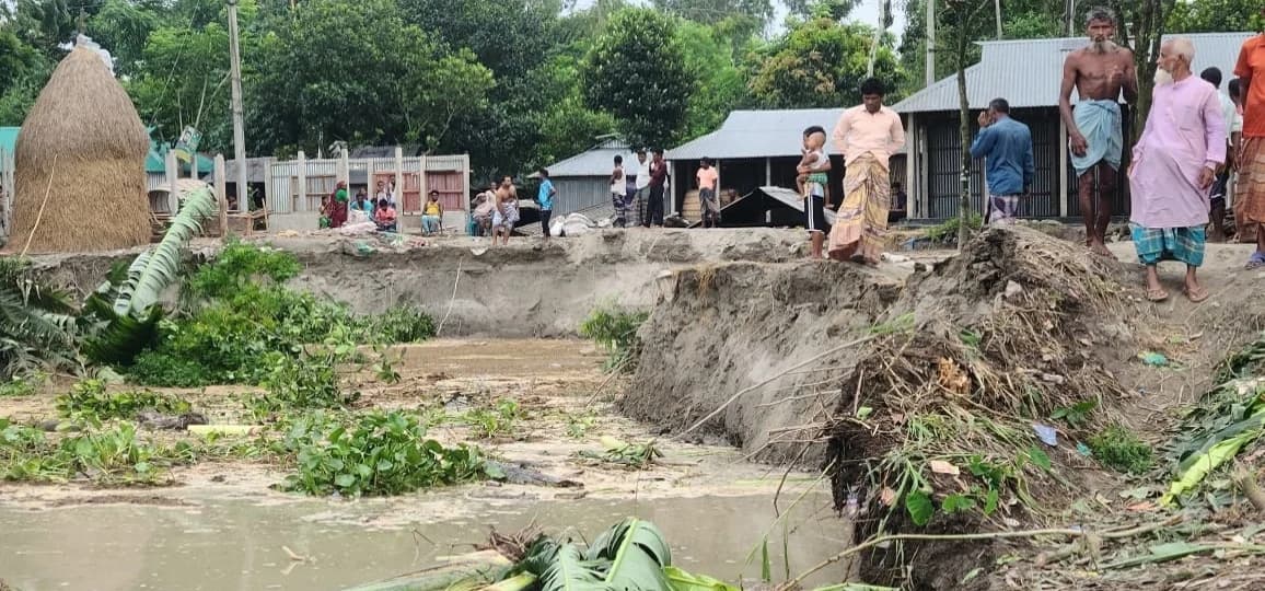এবার যেভাবে ভাঙছে, বাঁচে থাকার জন্য কিছু থাকপালয় মনে হয়’- ভাঙন কবলিত মোমেনা বেগম- খবরটির স্থিরচিত্র