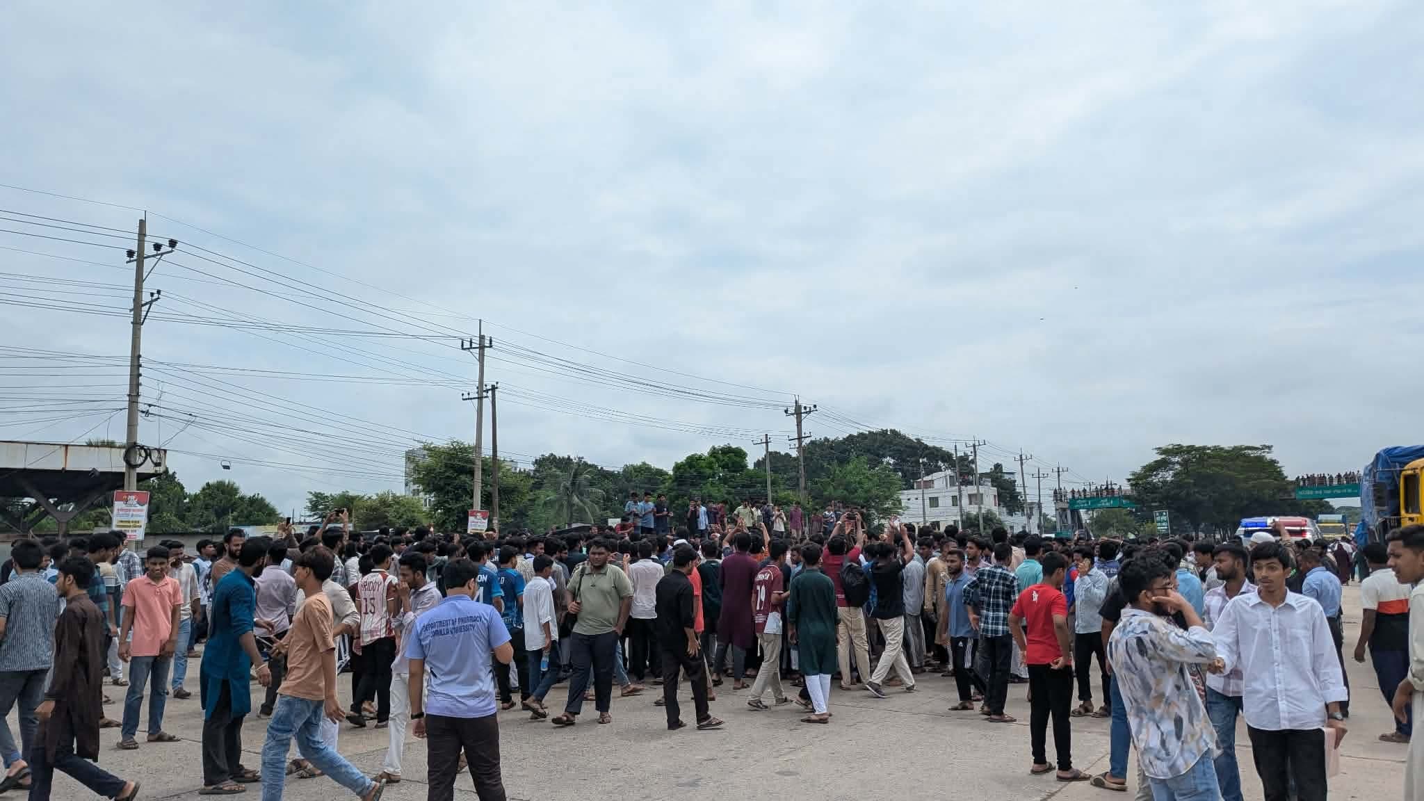 অপ্রতিম হত্যার বিচারের দাবিতে ঢাকা-চট্টগ্রাম মহাসড়ক অবরোধ- খবরটির স্থিরচিত্র